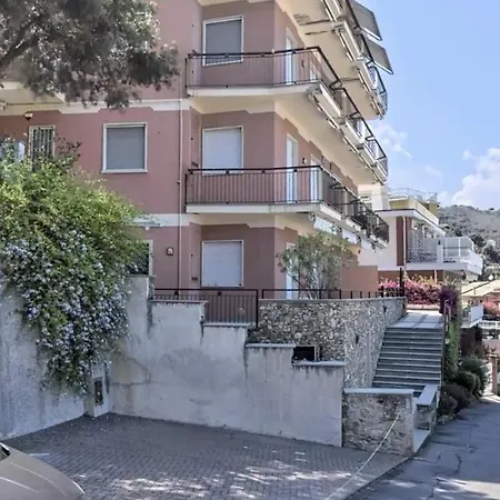 Tra Ulivi E Mare * Laigueglia