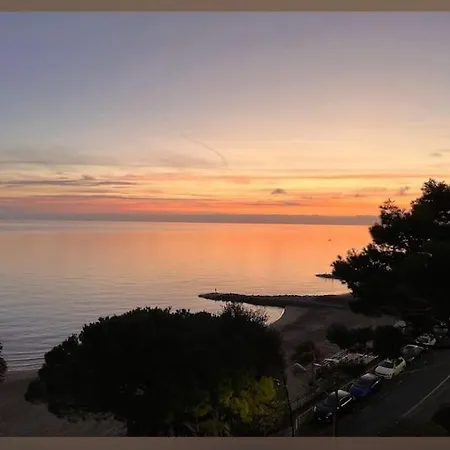 Tra Ulivi E Mare *